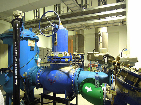 上圖為魯?shù)乩娬臼褂玫闹谢鵝JY46H減壓閥其中之一,直徑450mm